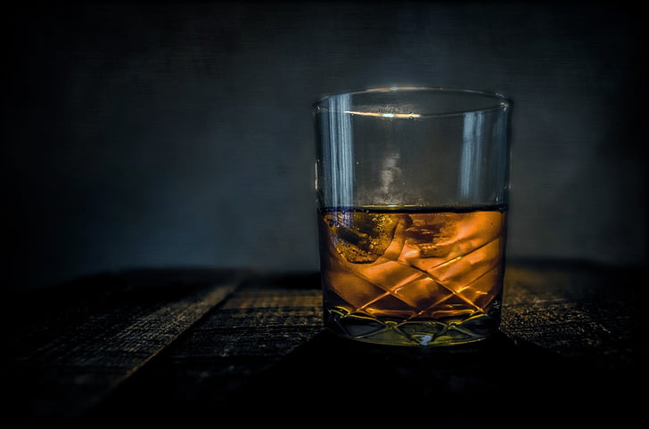 Savoring the Flavors: Choosing the Best Glasses for Bourbon Tasting