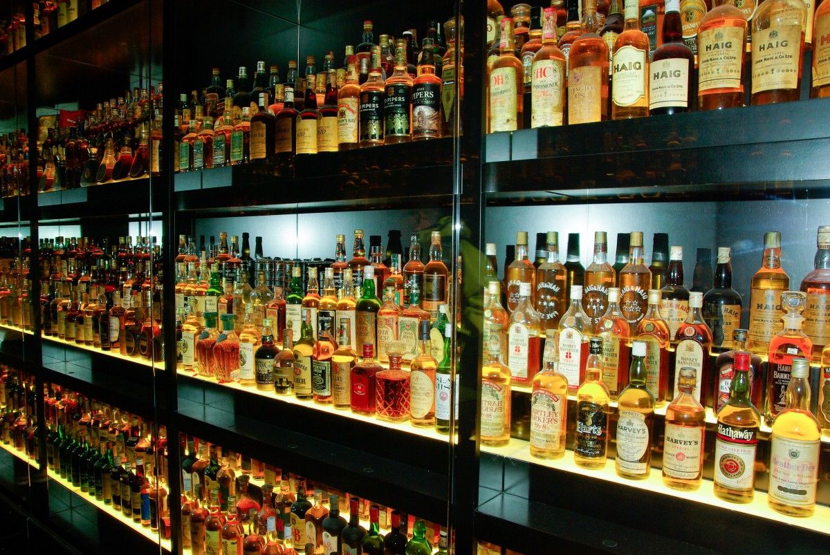 A Film Festival Feast: Choosing the Perfect Bourbon for Movie Night Whiskey Enthusiasts