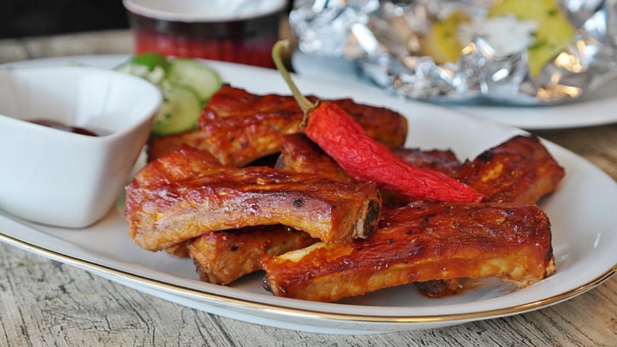 Top Bourbon Gifts for BBQ Fanatics: Pair the Perfect Whiskey with Your Smoked Meats